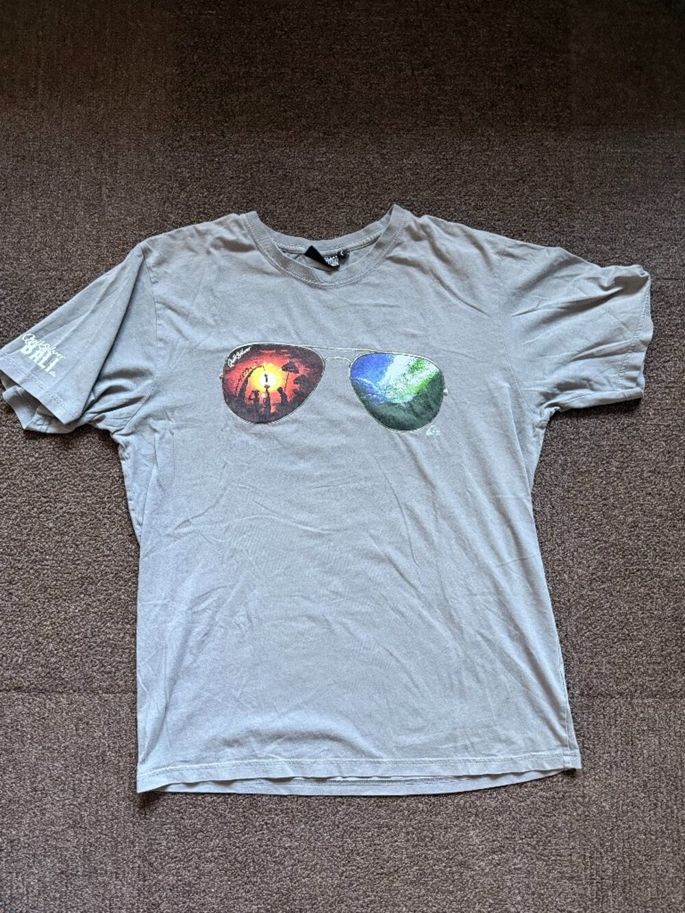 Vintage Quiksilver Bali Men's T-Shirt - Surf Sunglasses Print - Size L